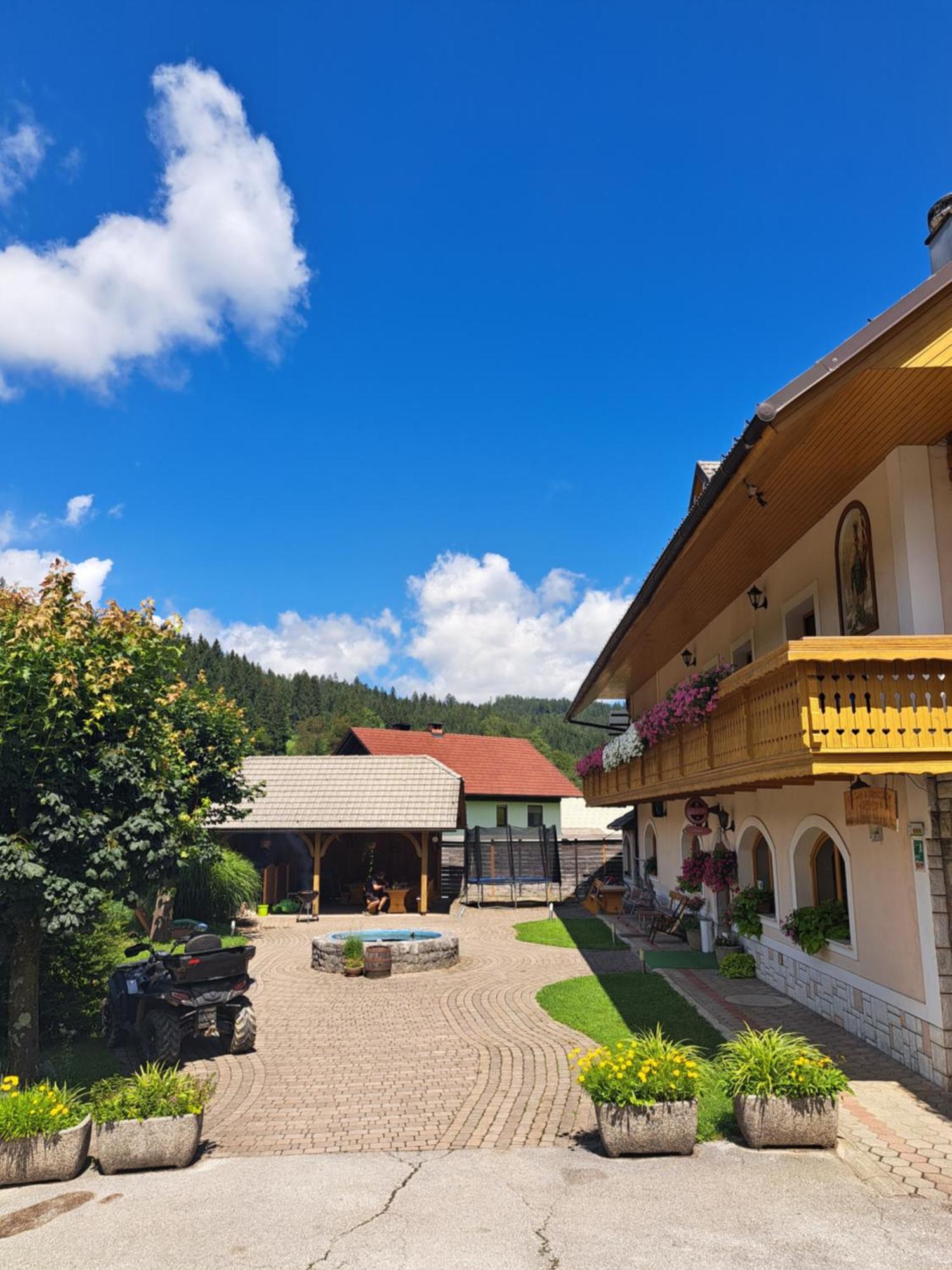 Guest House Kveder Škofja Loka Exteriör bild