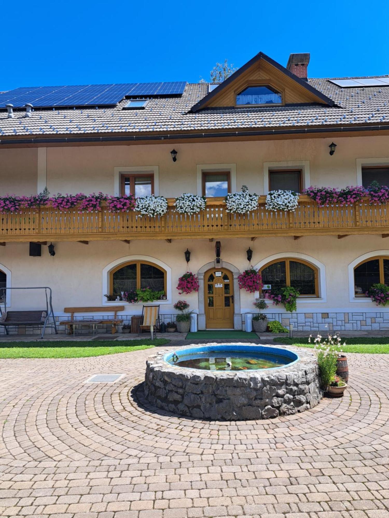 Guest House Kveder Škofja Loka Exteriör bild