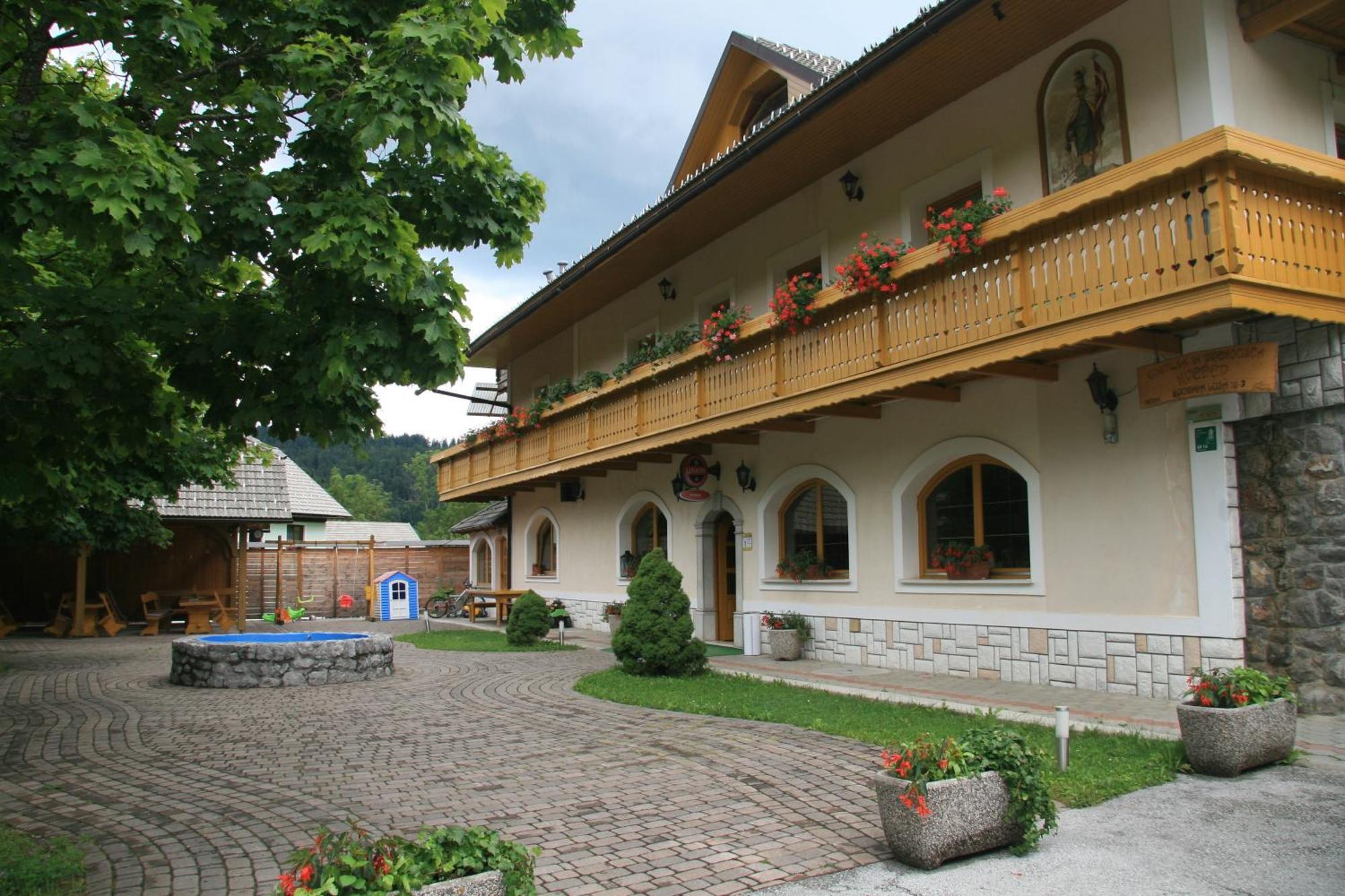 Guest House Kveder Škofja Loka Exteriör bild
