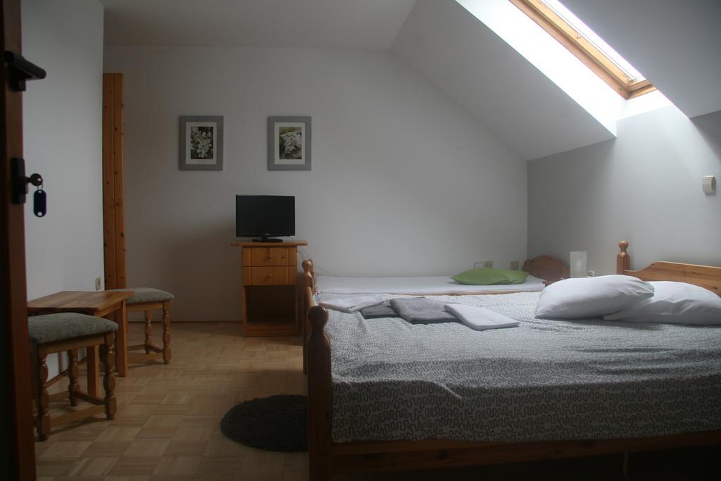 Guest House Kveder Škofja Loka Rum bild