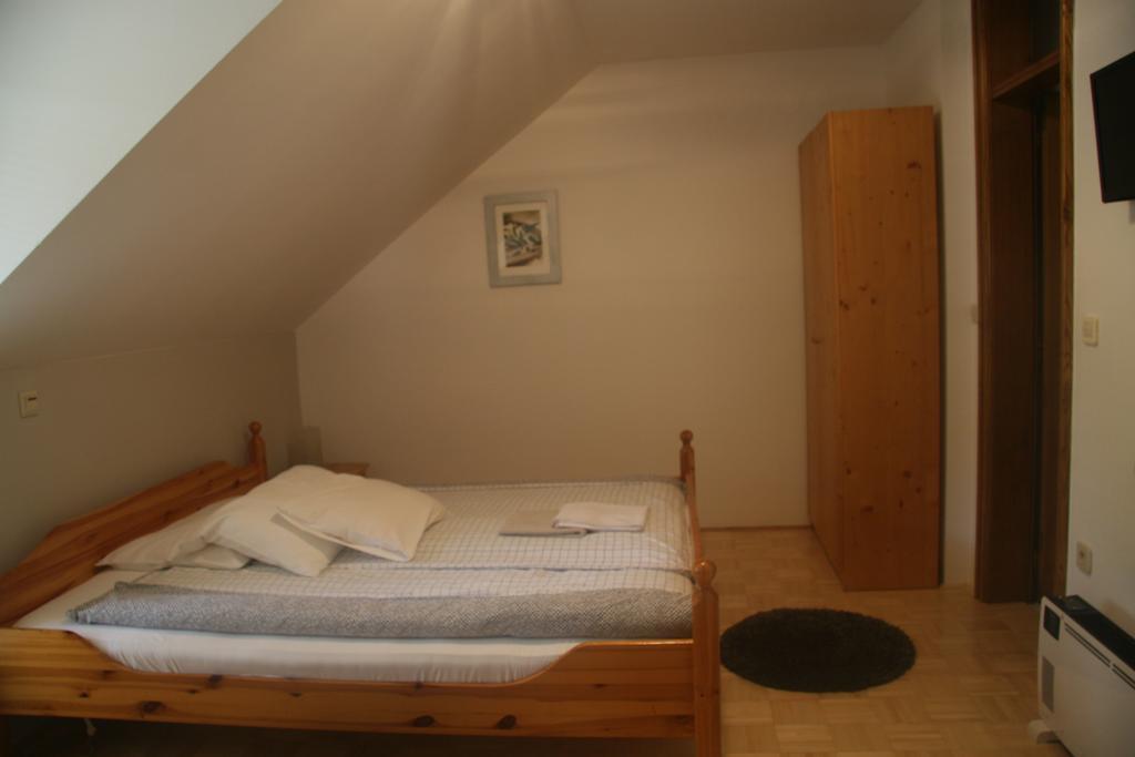Guest House Kveder Škofja Loka Rum bild