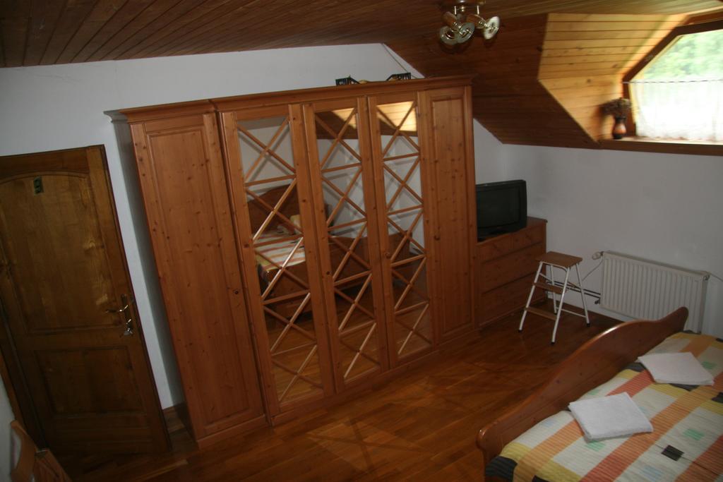Guest House Kveder Škofja Loka Rum bild
