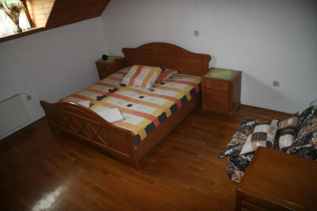 Guest House Kveder Škofja Loka Rum bild