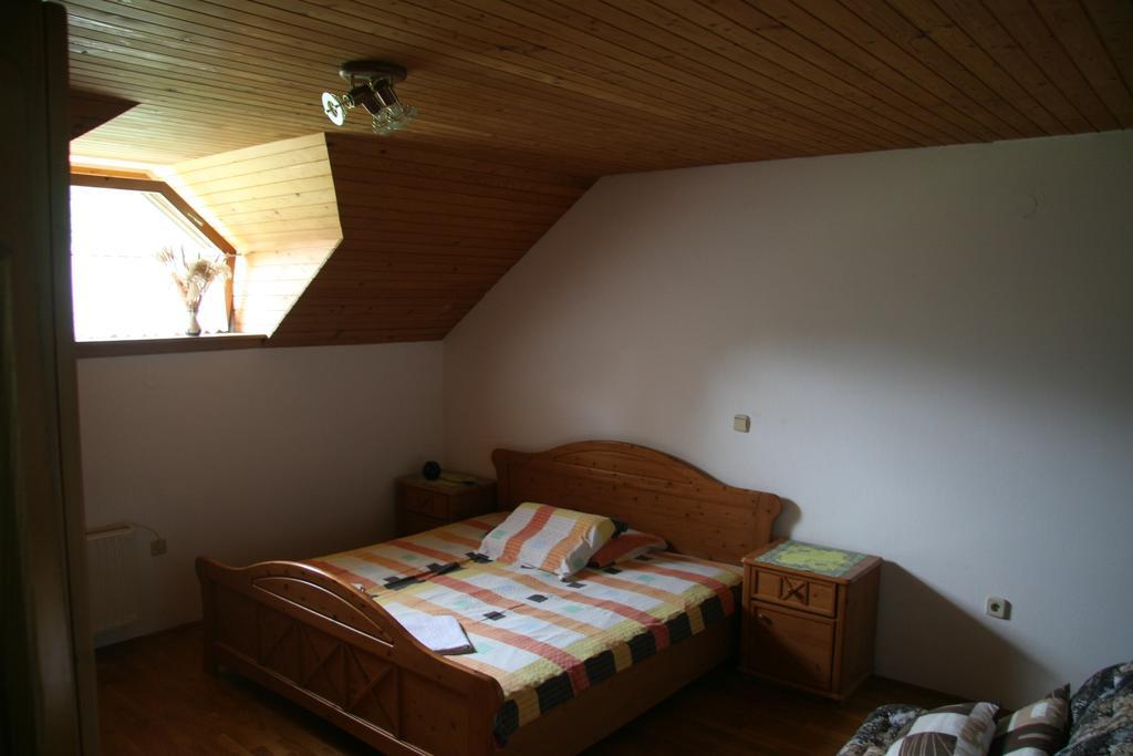 Guest House Kveder Škofja Loka Rum bild