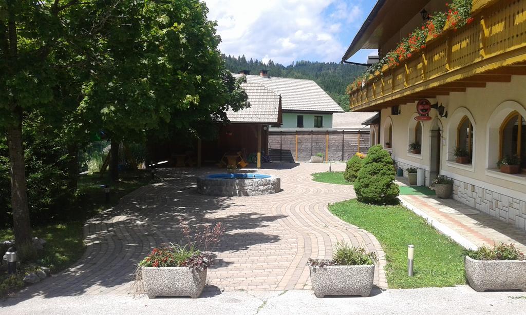 Guest House Kveder Škofja Loka Exteriör bild